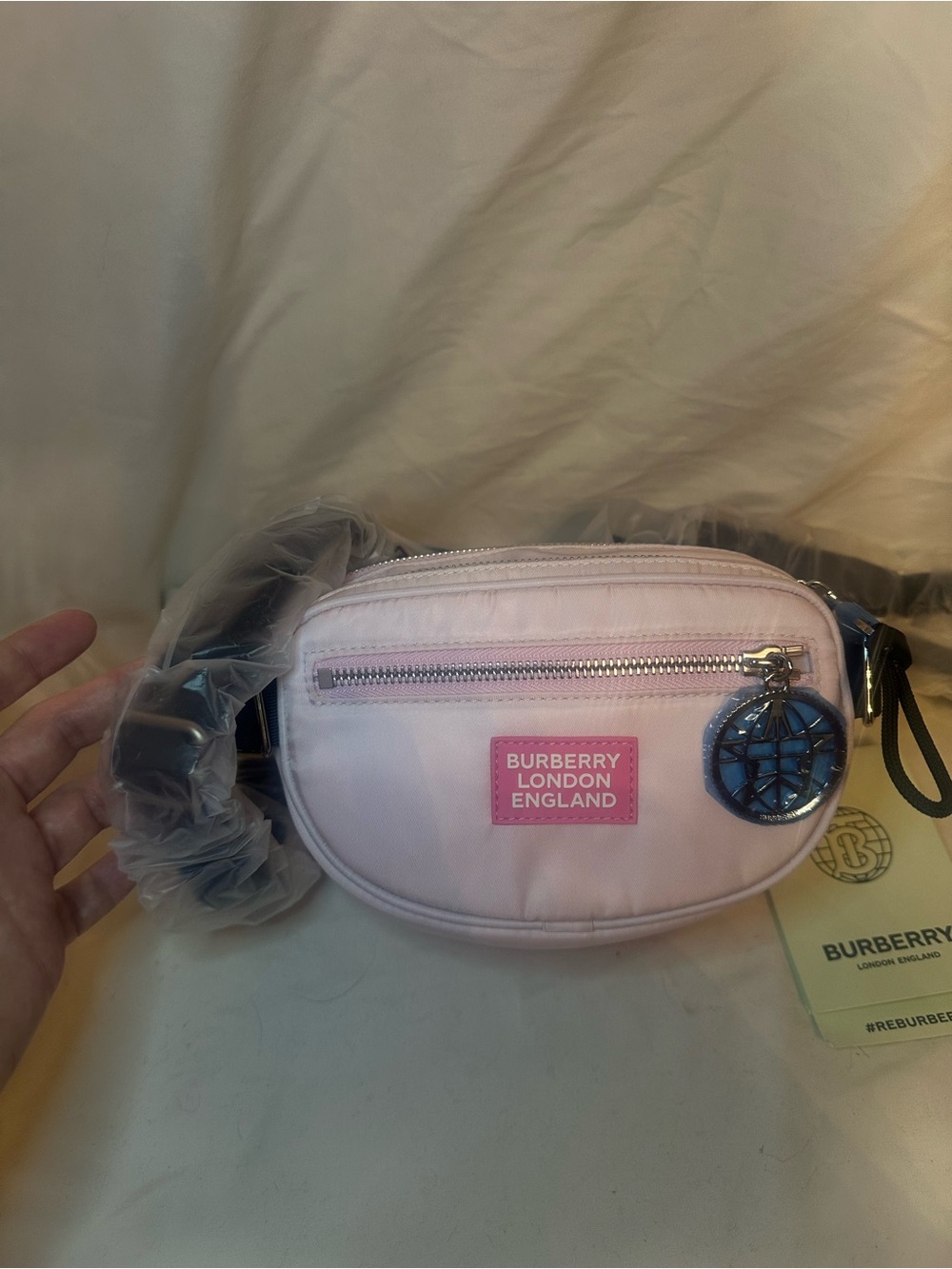 NWT Burberry Pink and White Logo Belt Bag - Picture 2 of 11